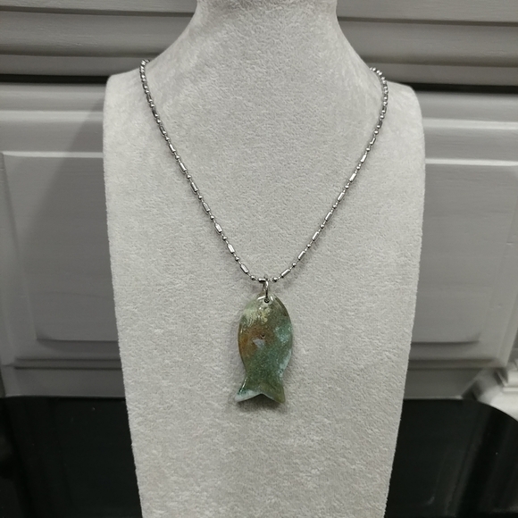 Moss Agate Fish Necklace Natural Gemstone Crystal Fish Pendant Stainless-Steel - Picture 6 of 14